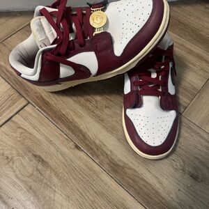 Nike Men's Burgundy and White Low-Top Sneakers